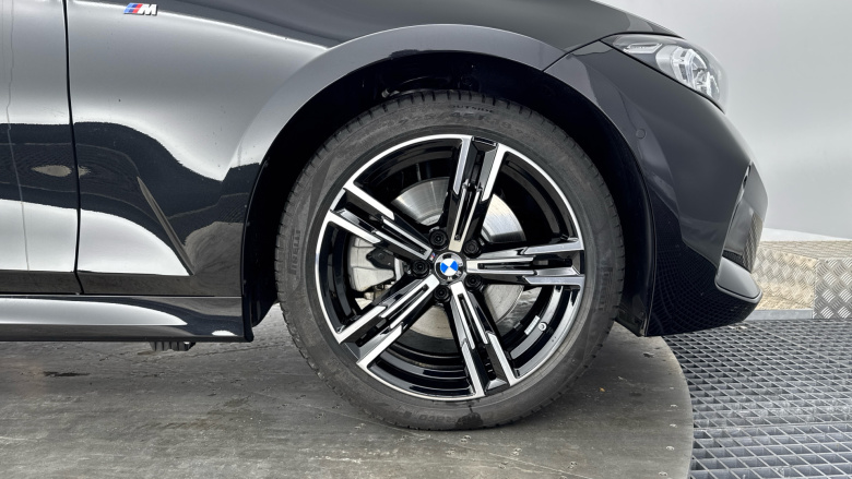 BMW 3 Series 330e 22.3 kWh M Sport 4dr Step Auto Saloon